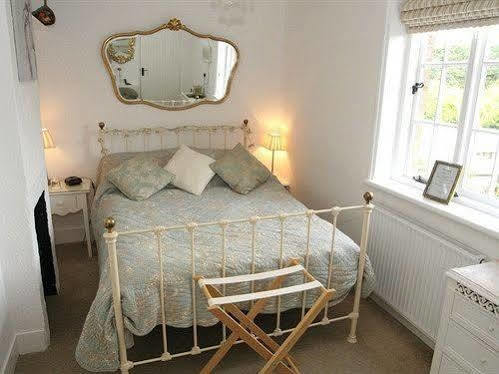 Flint Cottage Chichester Bagian luar foto