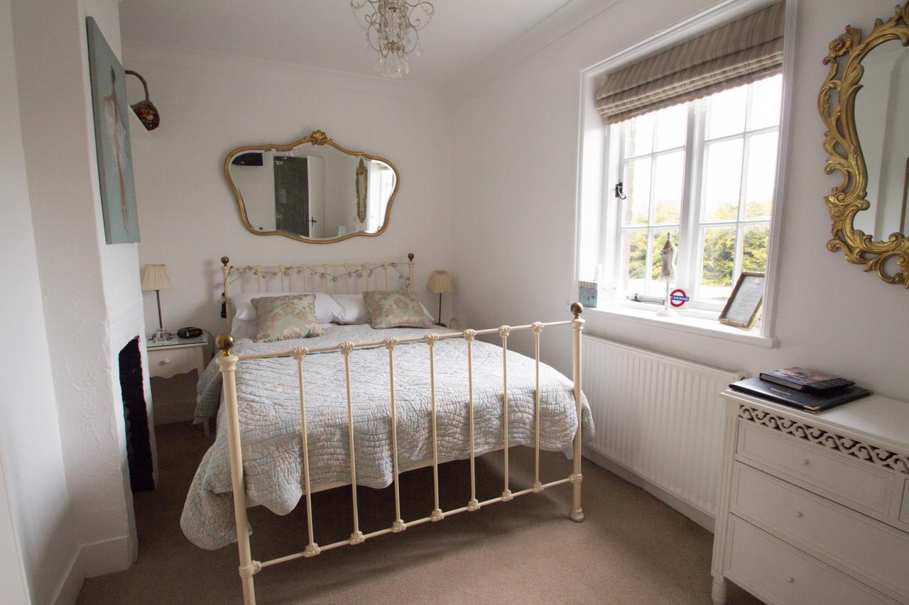 Flint Cottage Chichester Bagian luar foto